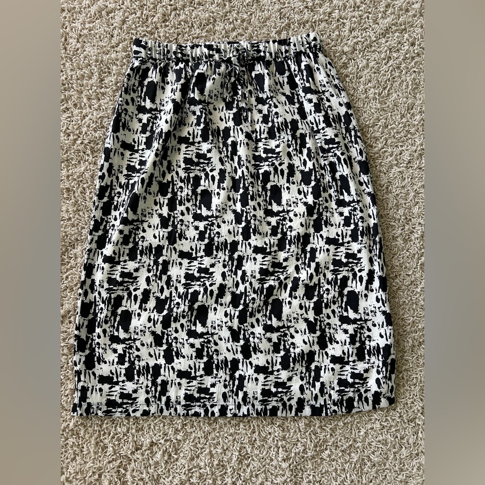 NWOT GAP Women’s XS White and Black Patterned Skirt